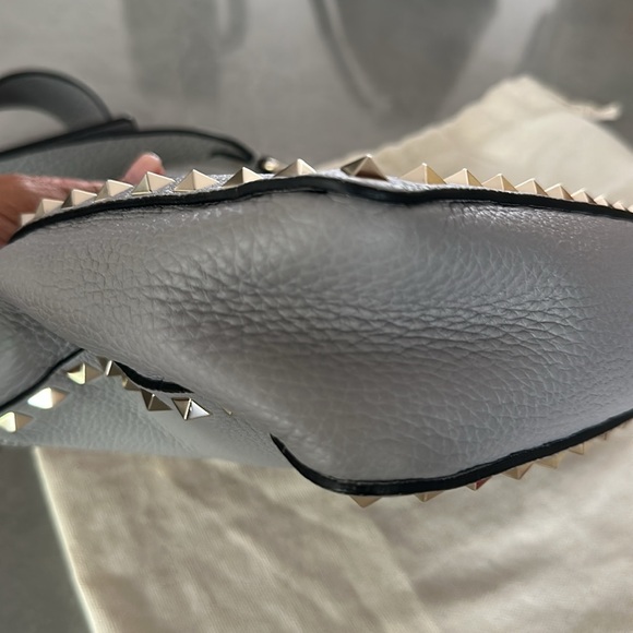 Valentino Rockstud grey flip lock crossbody messenger bag with dust bag - Picture 11 of 12